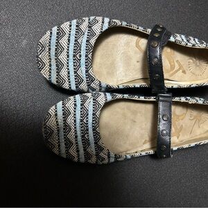 Otbt Black and Blue Women's Flats